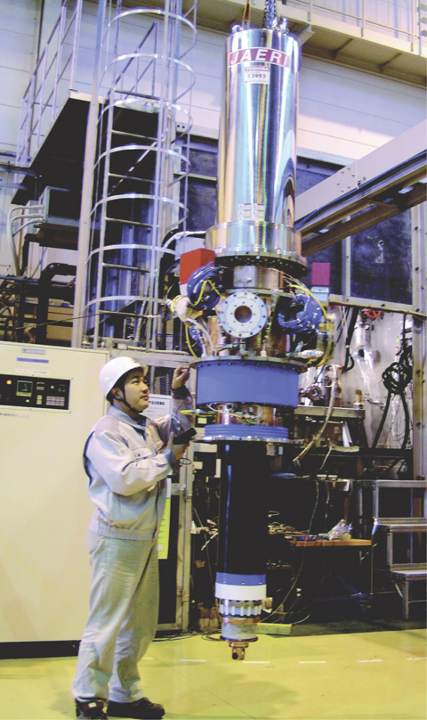 Fig.3-10 The plasma heating device "gyrotron" for ITER