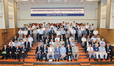 Commemorative photograph of the "1st International Symposium on Material Testing Reactors" attendees (July 17, 2008)