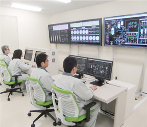 Training using a simulator for irradiation test reactors