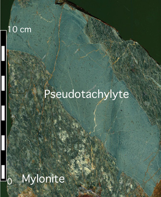 Fig.3-14　Fault rock in the Median Tectonic Line
