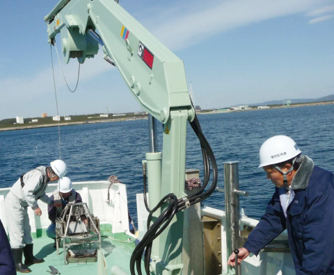 Sampling of seabed soil with a monitoring boat