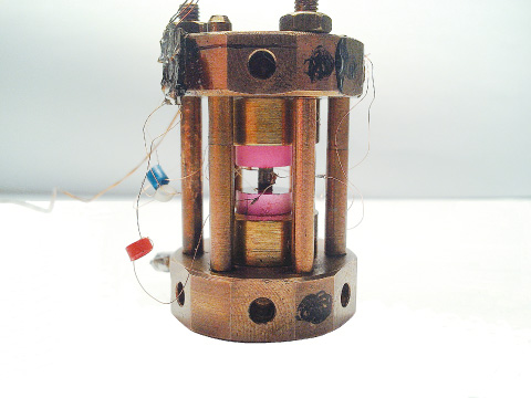 Fig.7-7　Uniaxial pressure cell