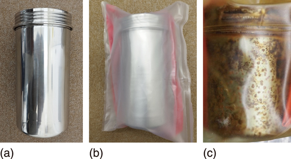 Fig.1  Stainless-steel SUS container corroded because of the PVC bag
