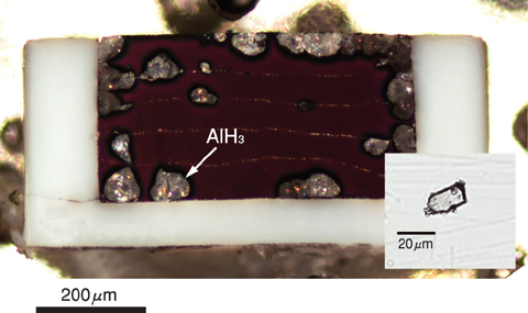 図4-6　合成されたAlH3結晶と未反応のアルミニウム金属の顕微鏡写真